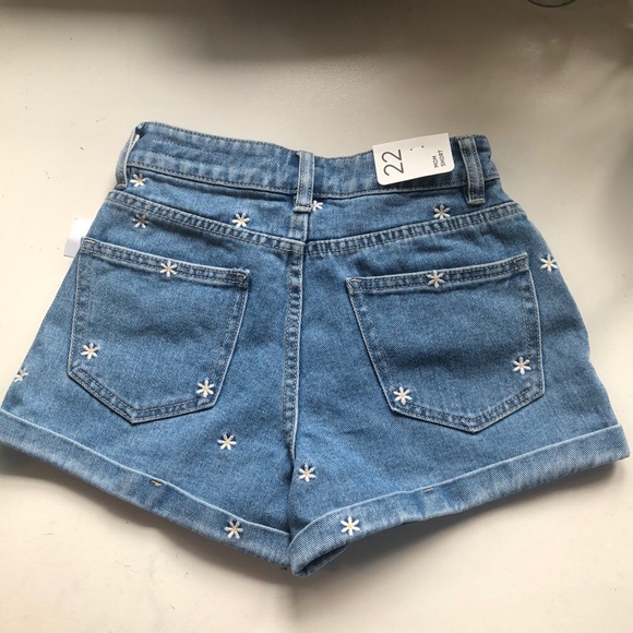 Pacsun Raining Daisy Denim Mom Shorts 